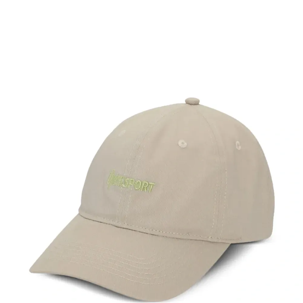 Кепка с вышитым логотипом