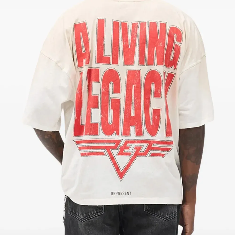 Футболка Living Legacy