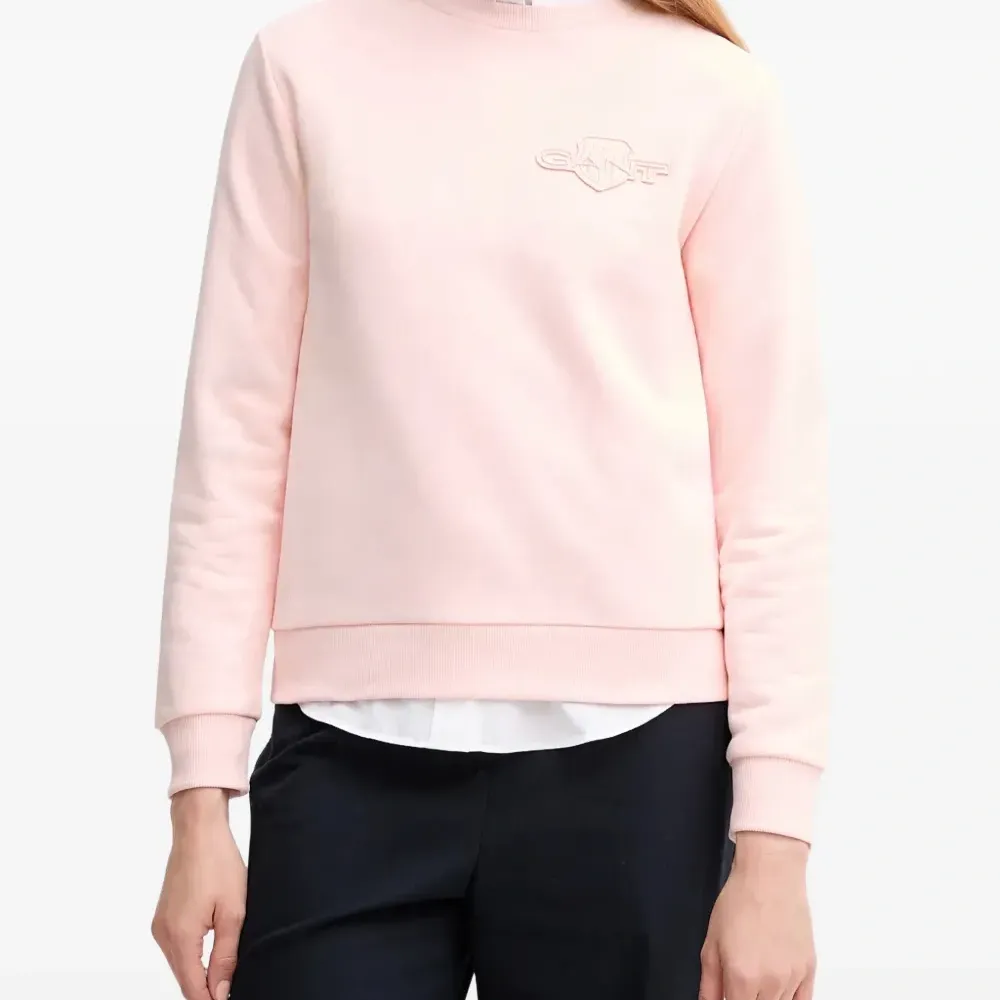 Свитшот с вышитым логотипом