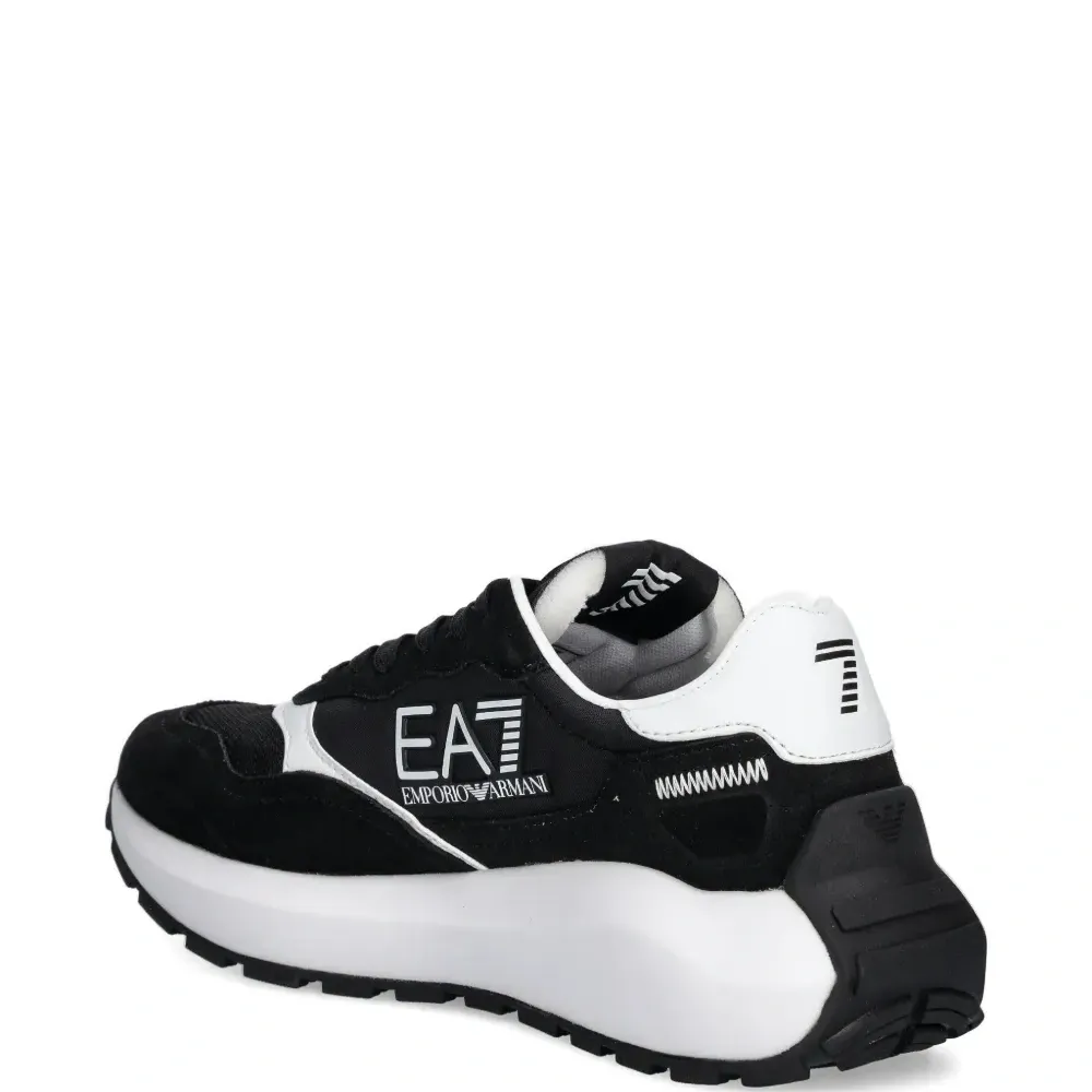 Кроссовки с логотипом