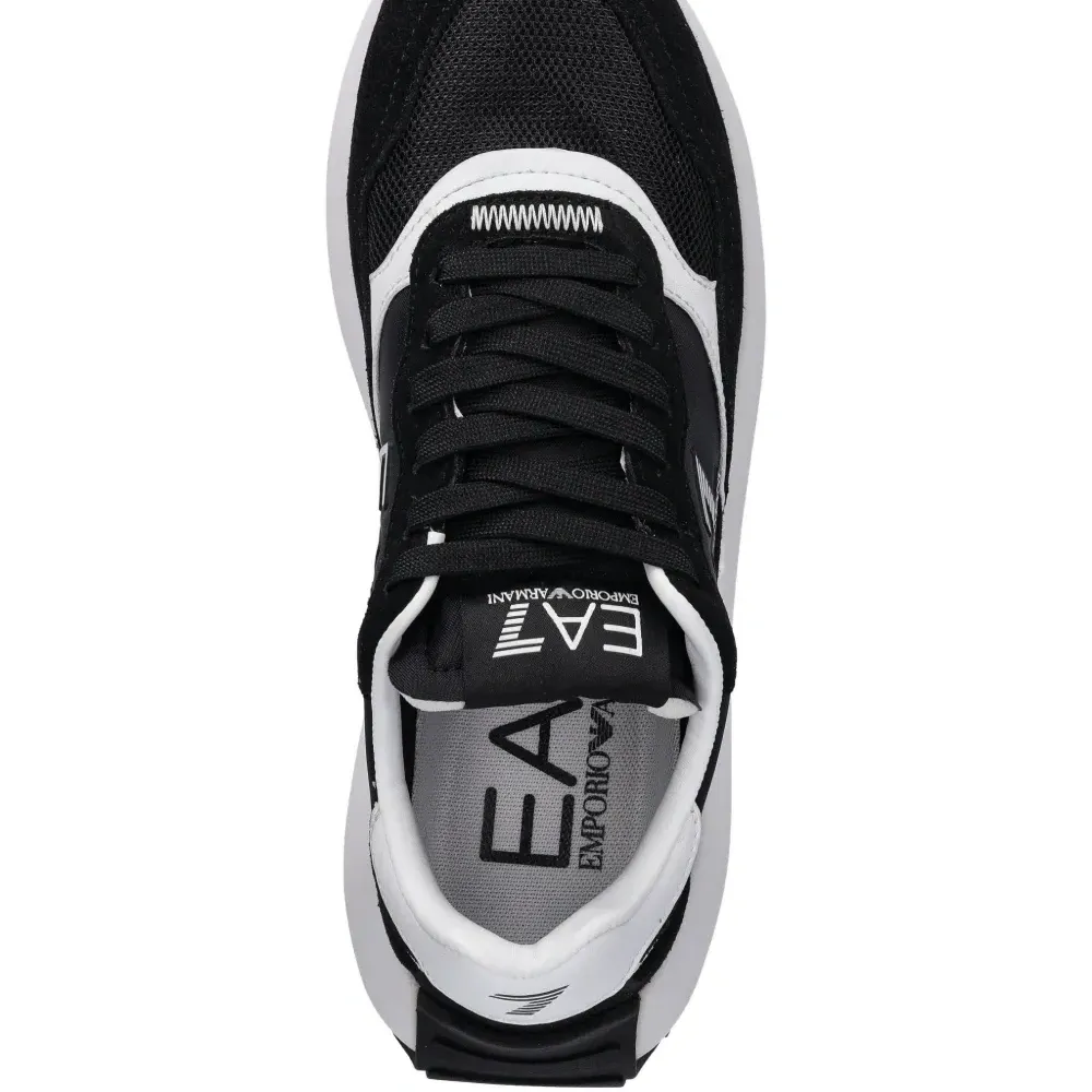 Кроссовки с логотипом