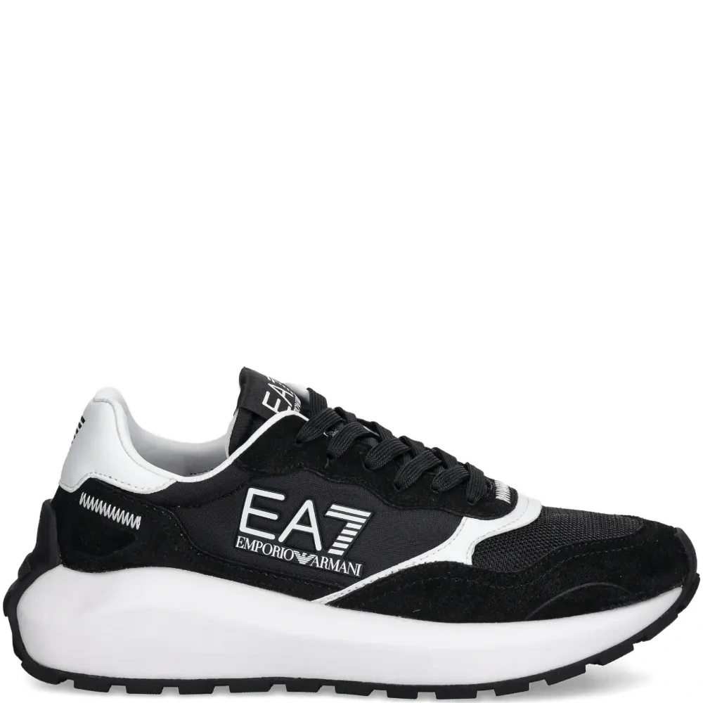 Кроссовки с логотипом