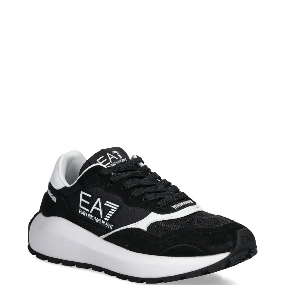 Кроссовки с логотипом