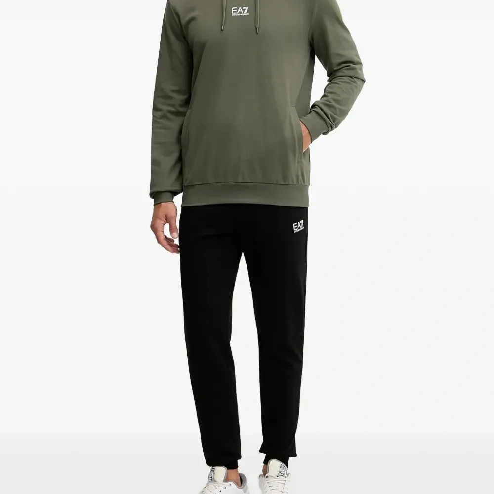 Спортивный костюм с логотипом