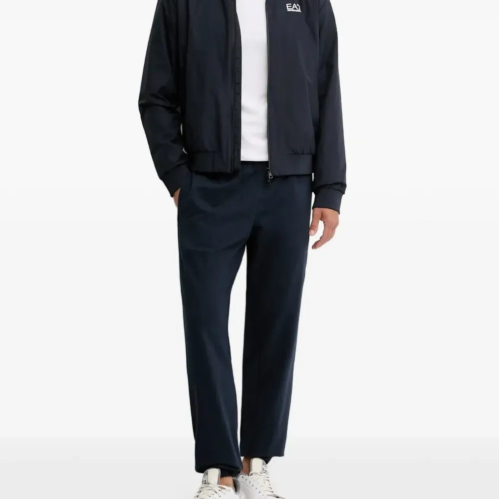 Футболка с логотипом