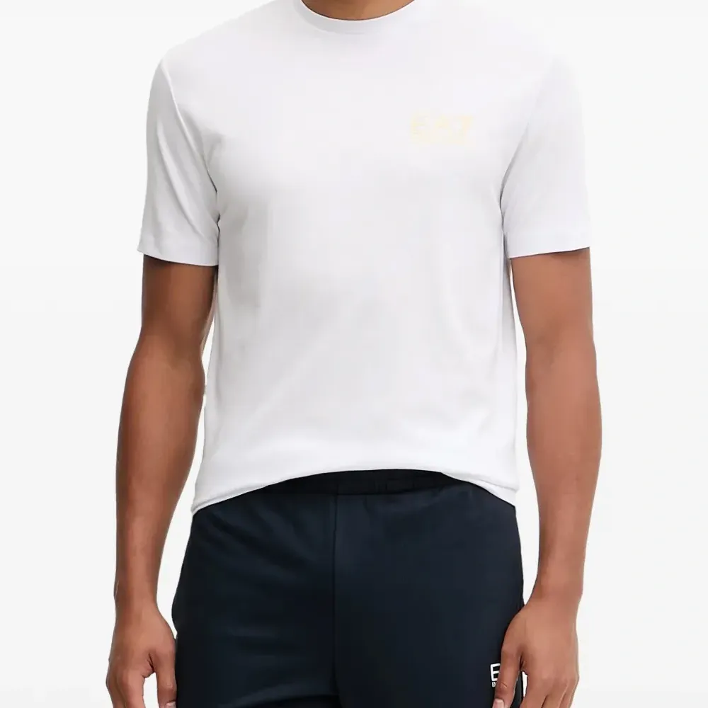 Футболка с логотипом