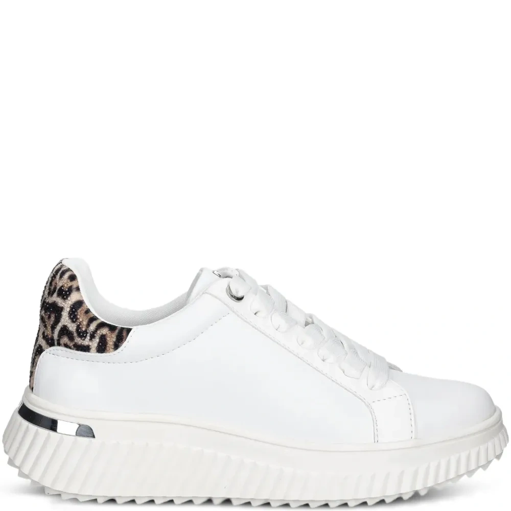 Кроссовки на шнуровке