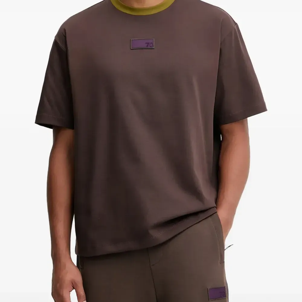 Футболка с нашивкой