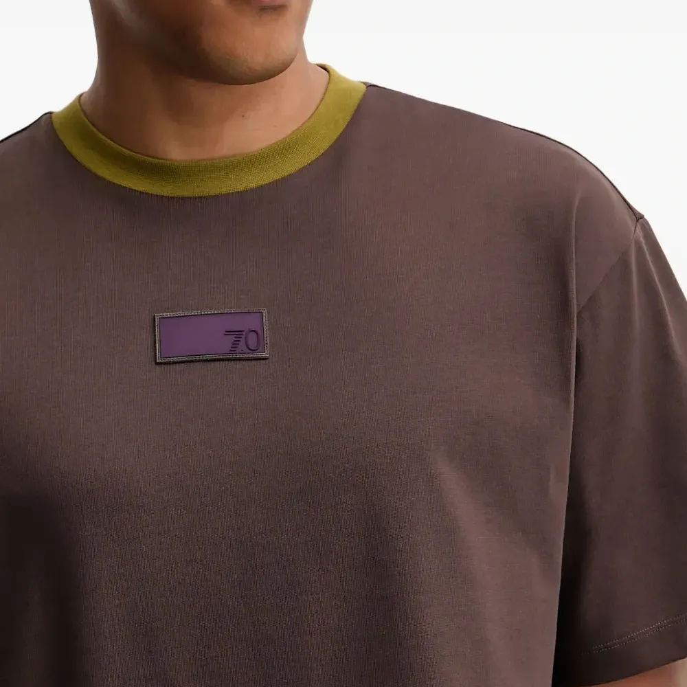 Футболка с нашивкой