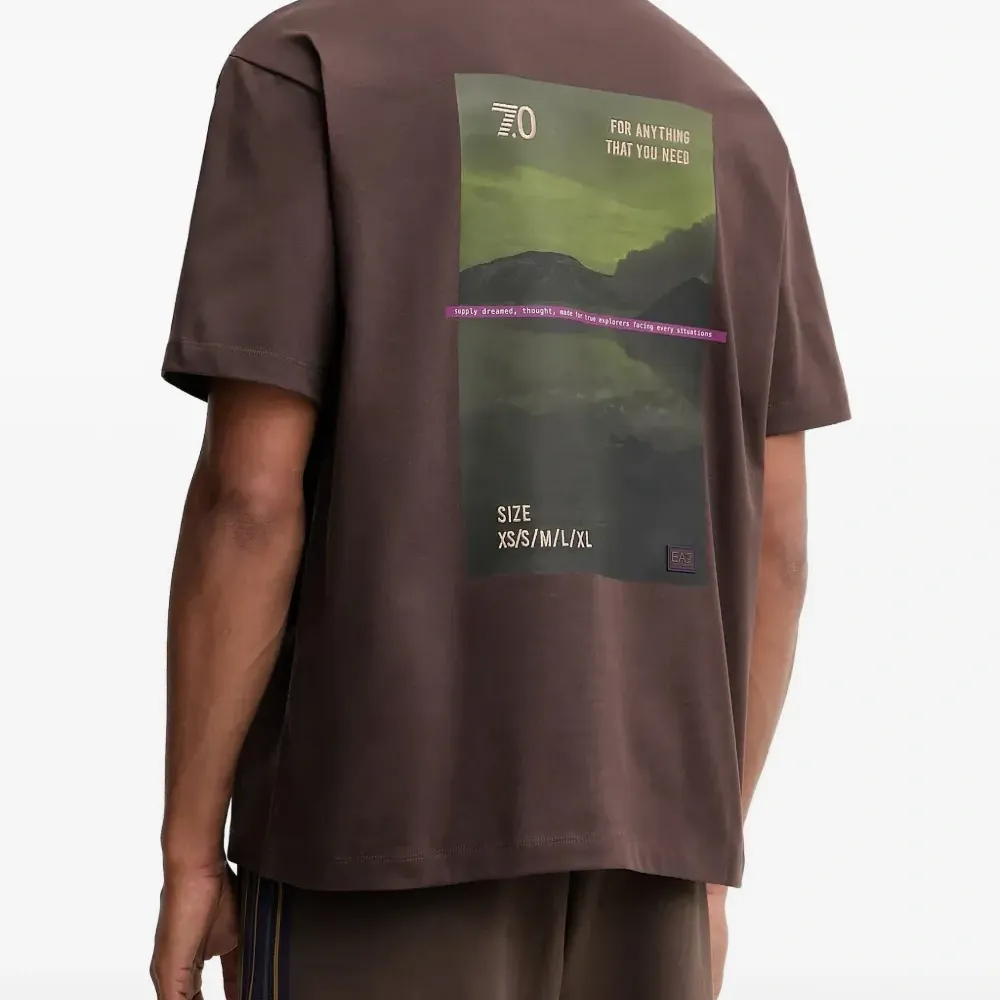 Футболка с нашивкой