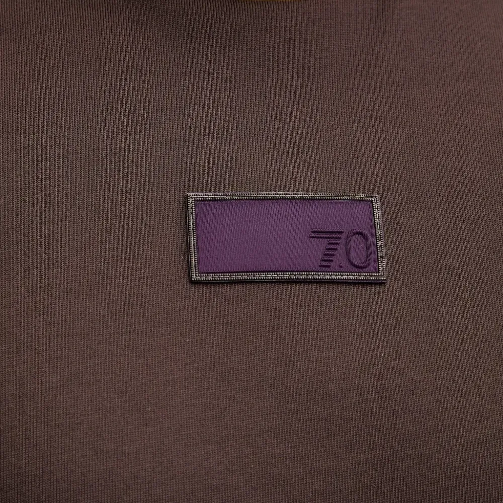 Футболка с нашивкой