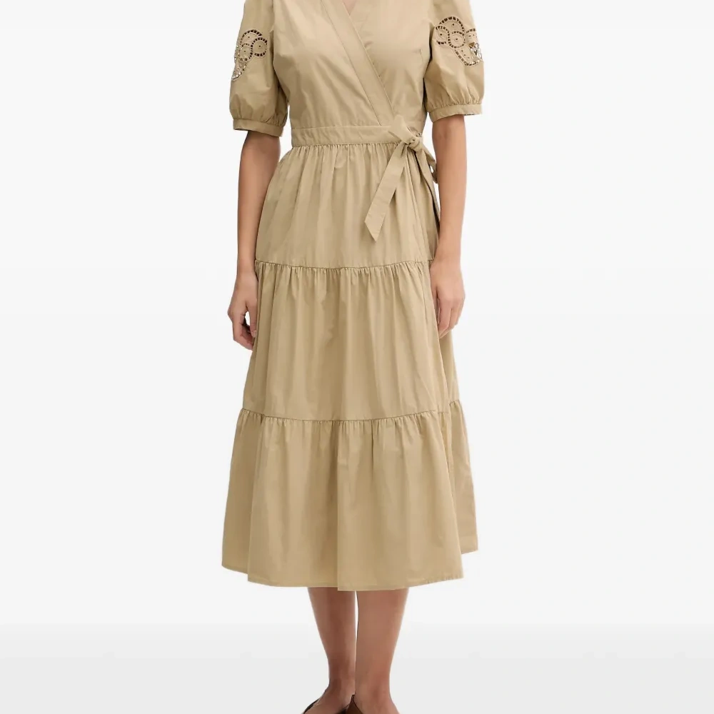 Ярусное платье миди с запахом