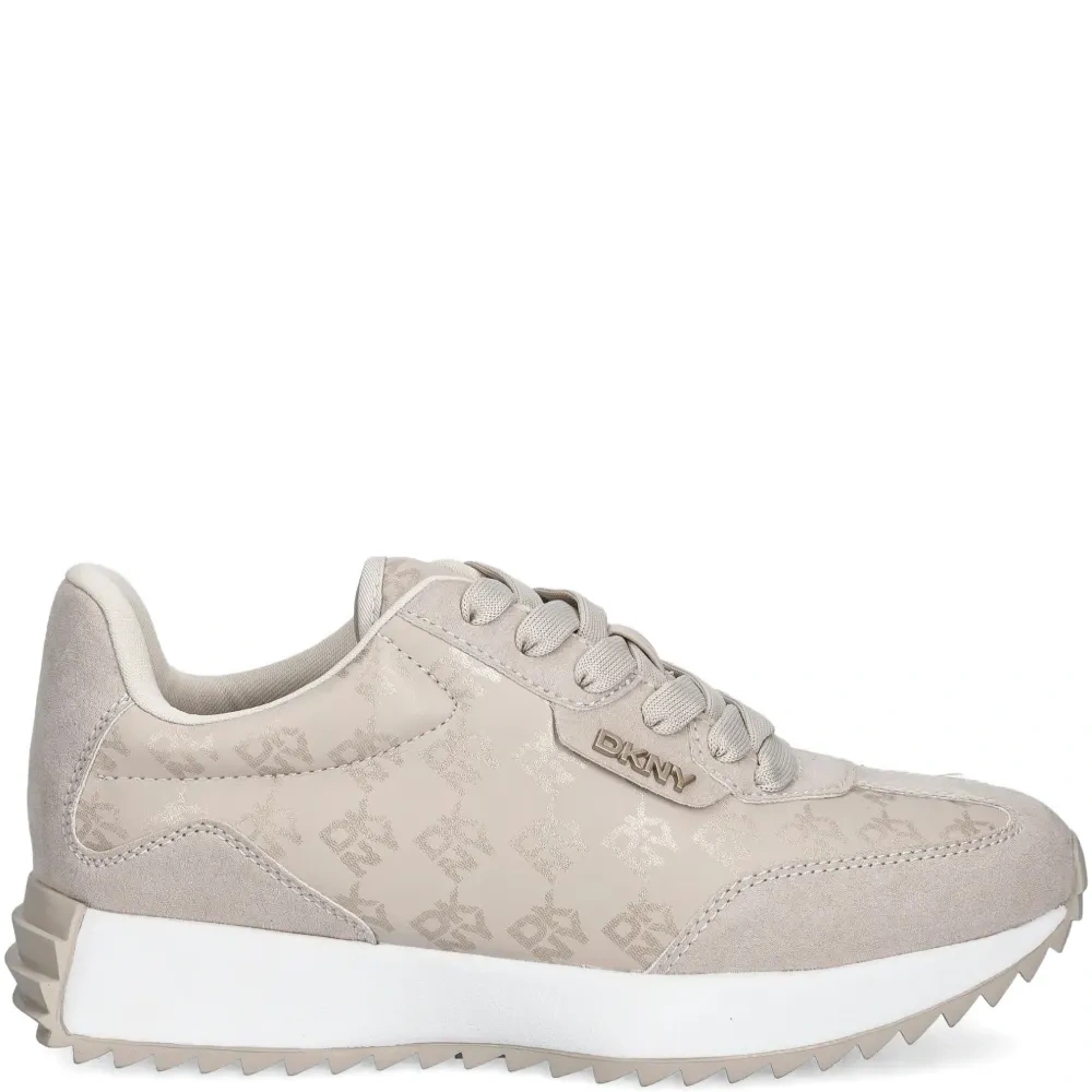 Кроссовки с логотипом