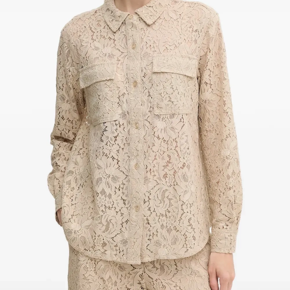 Рубашка с кружевом