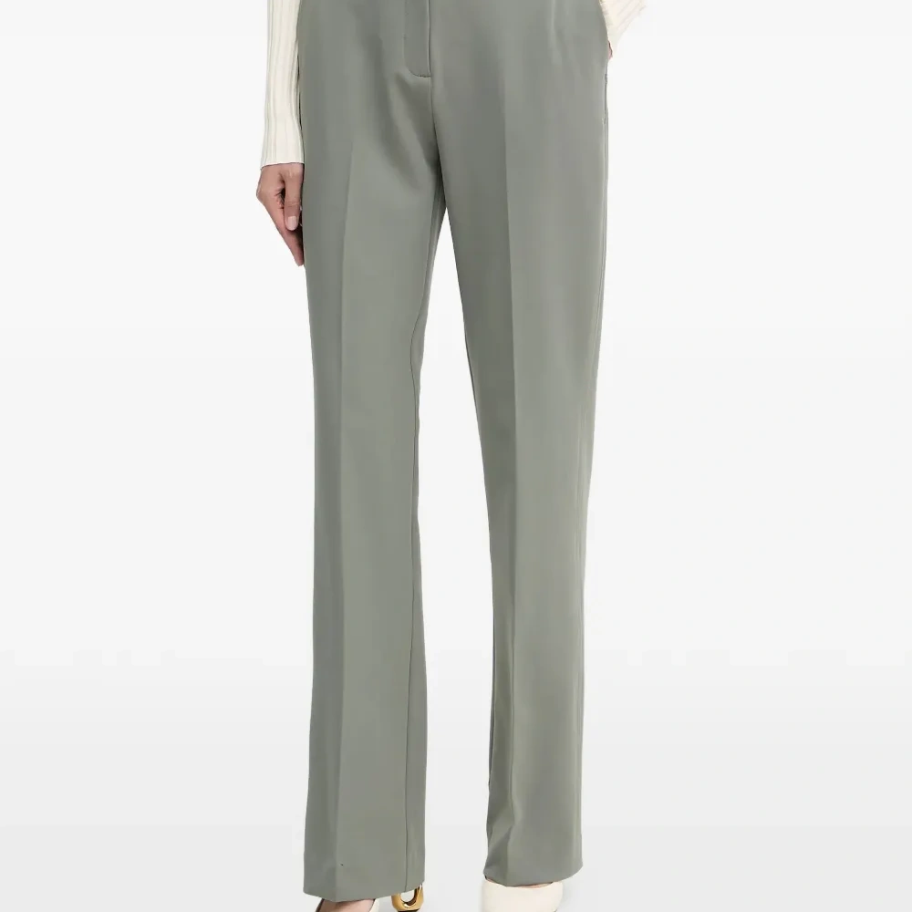 Брюки на пуговицах