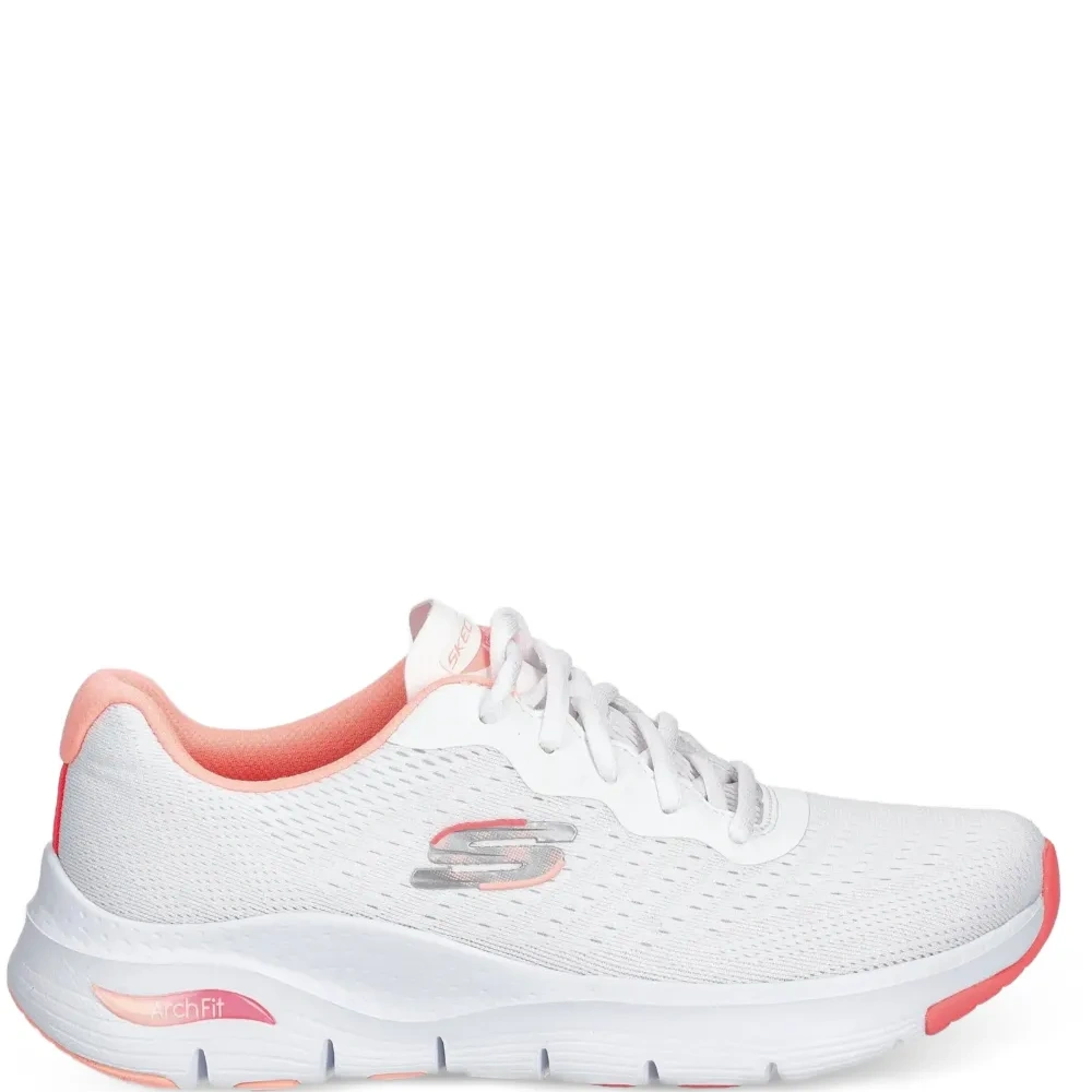 Кроссовки на шнуровке