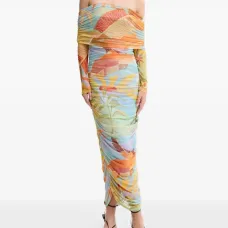 Платье макси с открытыми плечами и сборками Платье макси с открытыми плечами и сборками