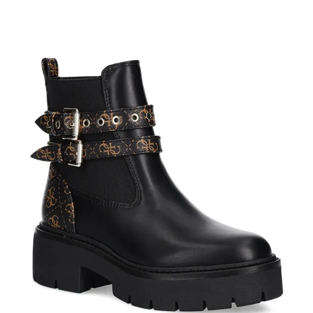 Ботинки с ремешками и пряжками