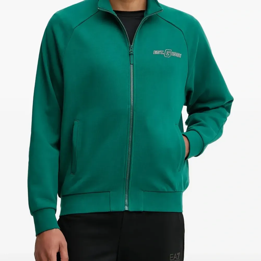 Свитер на молнии с высоким воротником