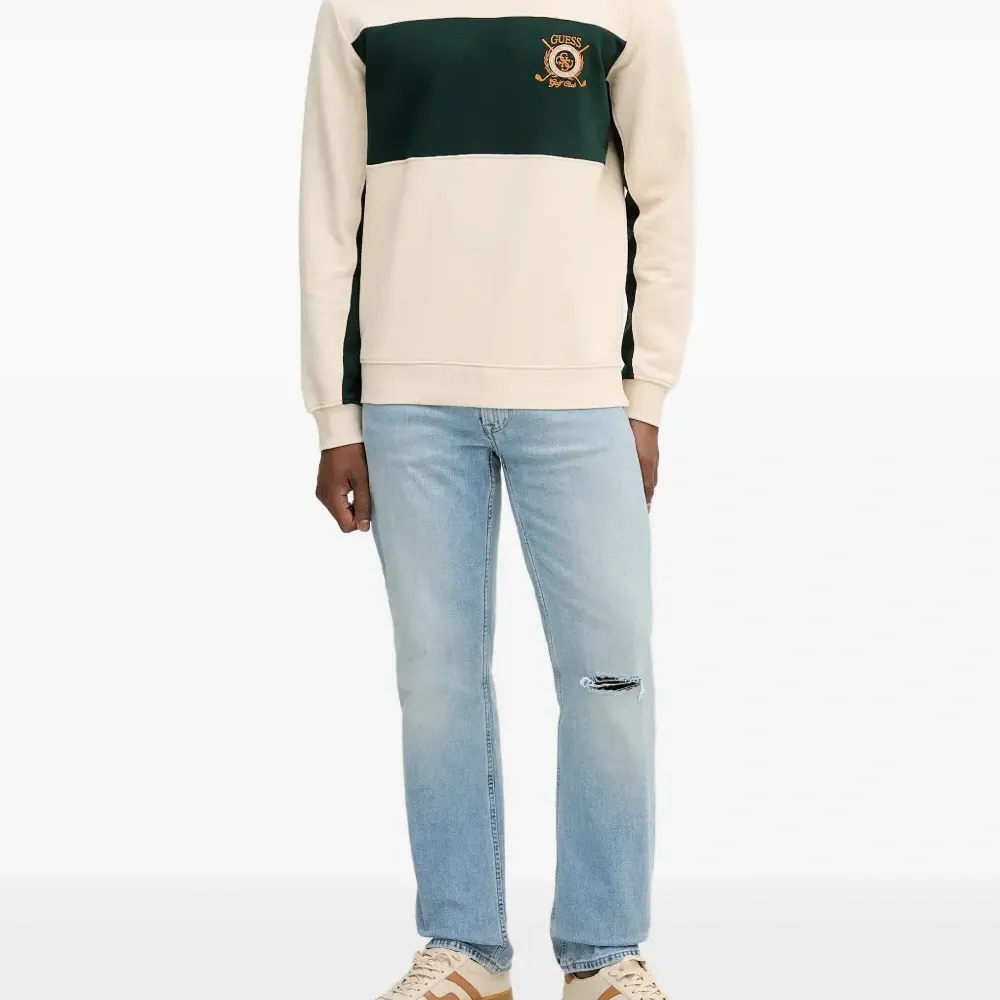 Толстовка с V-образным вырезом и вышитым логотипом