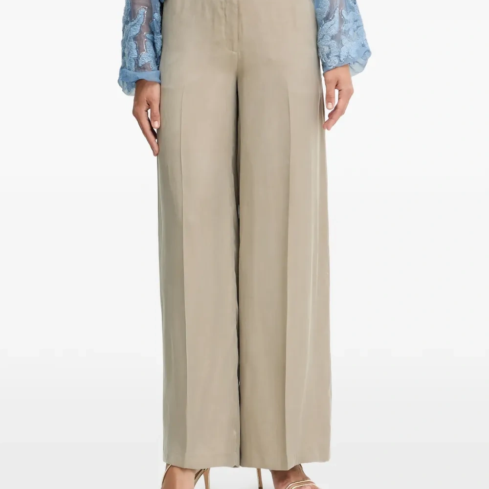 Брюки с застежкой на пуговицу