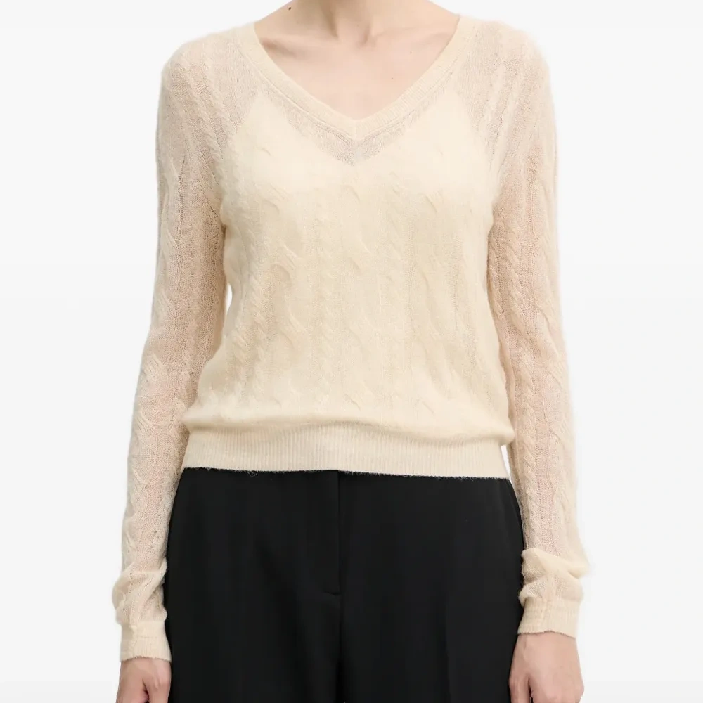 Джемпер фактурной вязки с V-образным вырезом