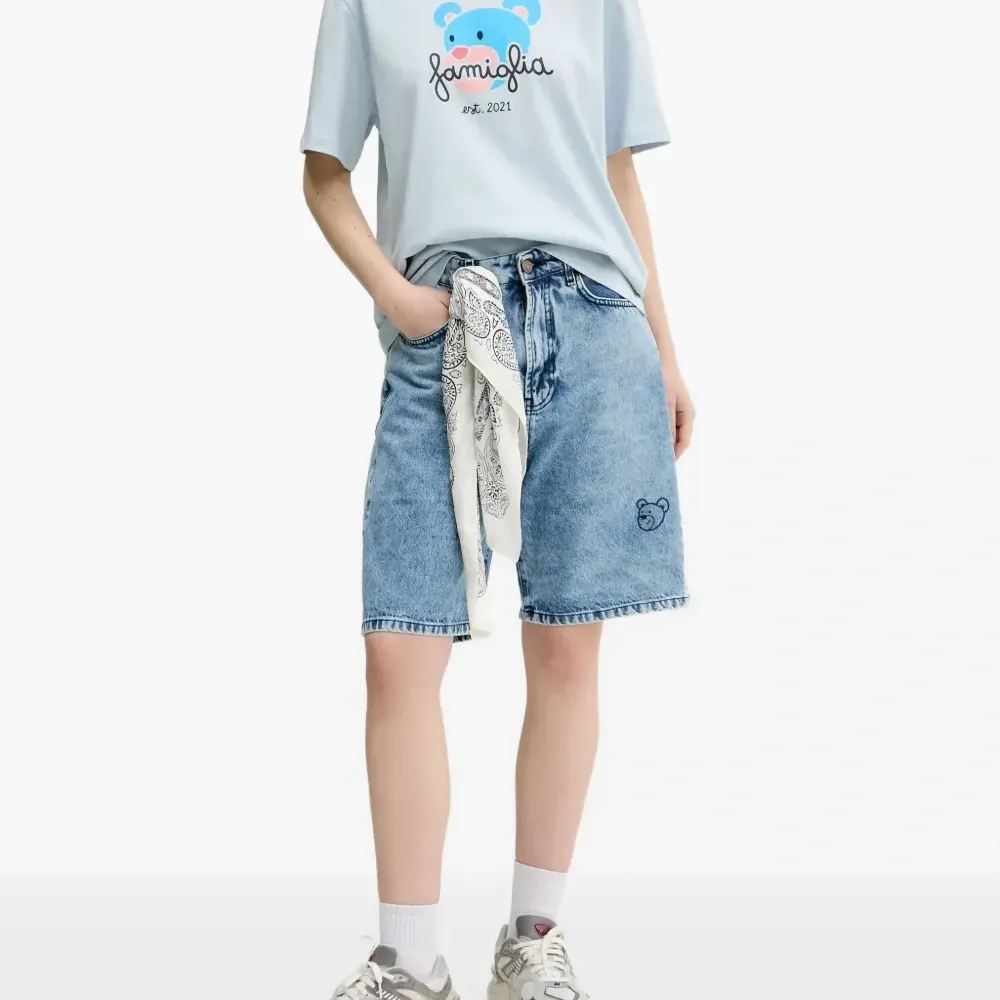 Джинсовые шорты с принтом