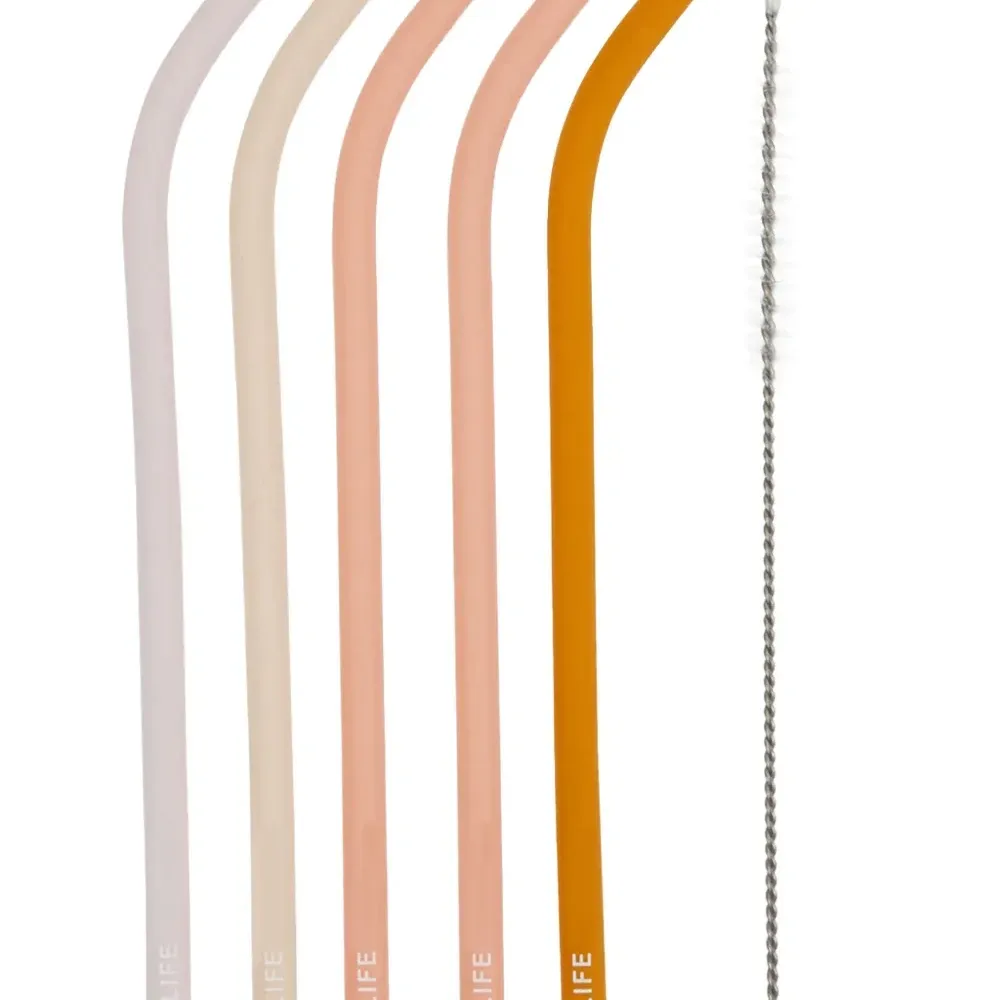 Комплект из четырех многоразовых соломинок Комплект из четырех многоразовых соломинок