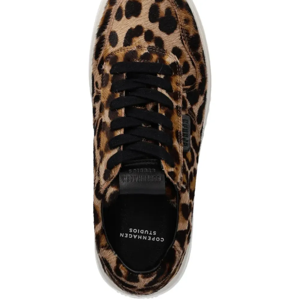 Кроссовки с леопардовым принтом