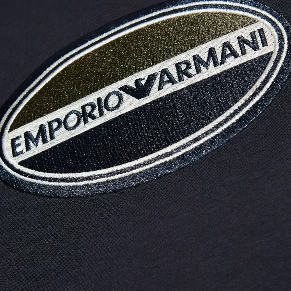 Худи с вышитым логотипом Худи с вышитым логотипом