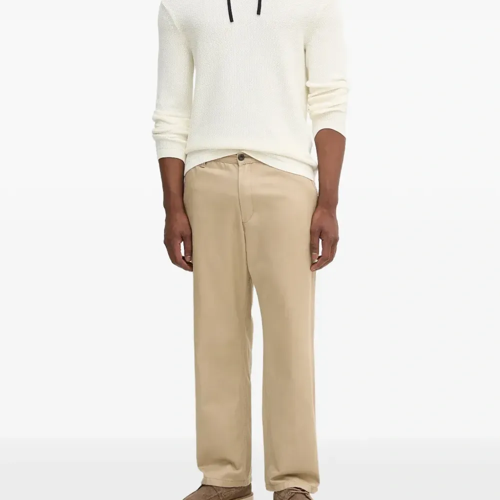 Джемпер с капюшоном и длинными рукавами