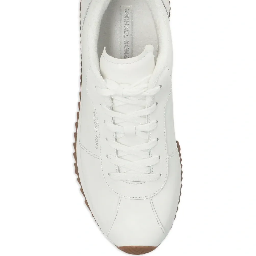 Кроссовки на шнуровке