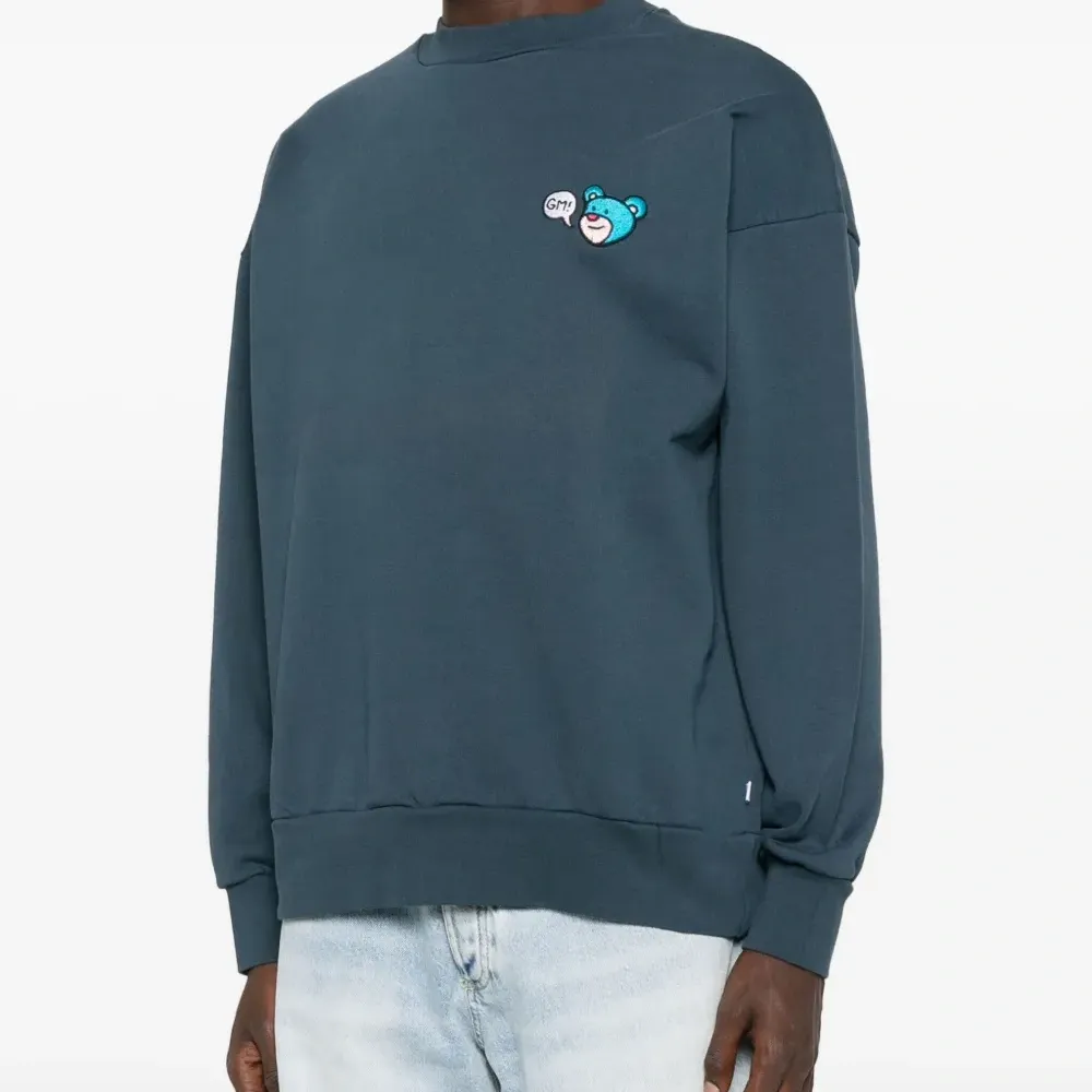 Толстовка с вышивкой