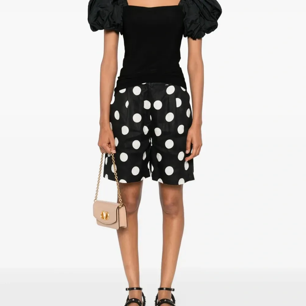 Топ с объемными рукавами