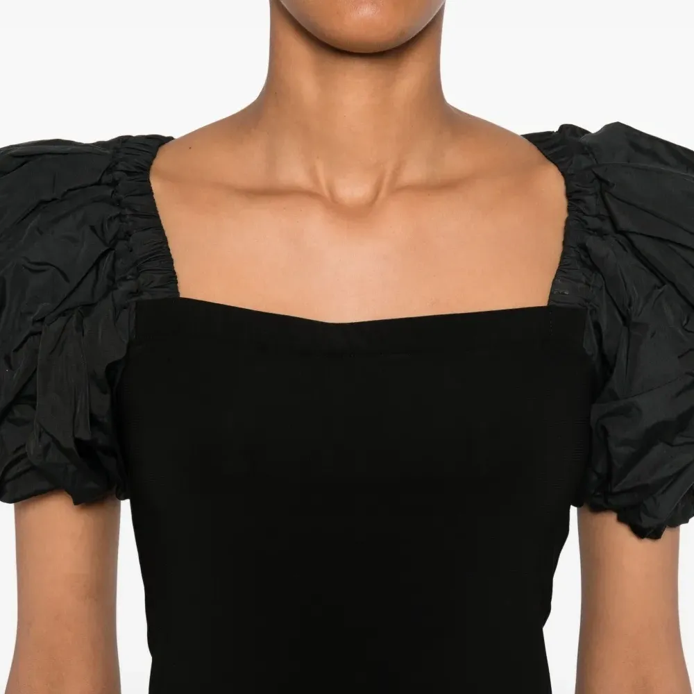 Топ с объемными рукавами