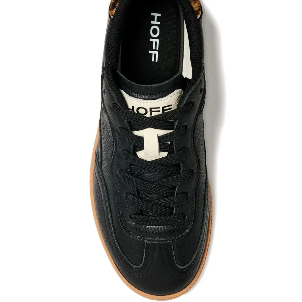 Кроссовки на шнуровке