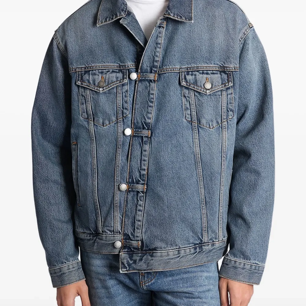 Куртка на пуговицах