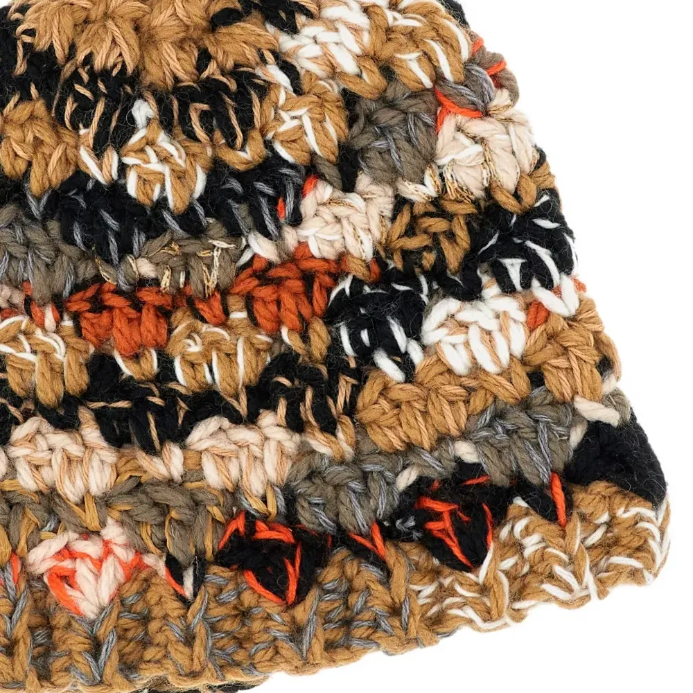 Трикотажная шапка в полоску