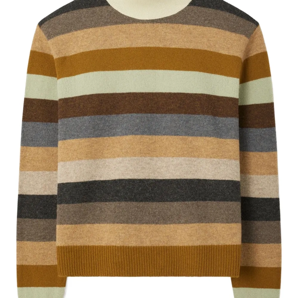 Шерстяной свитер с высоким воротником