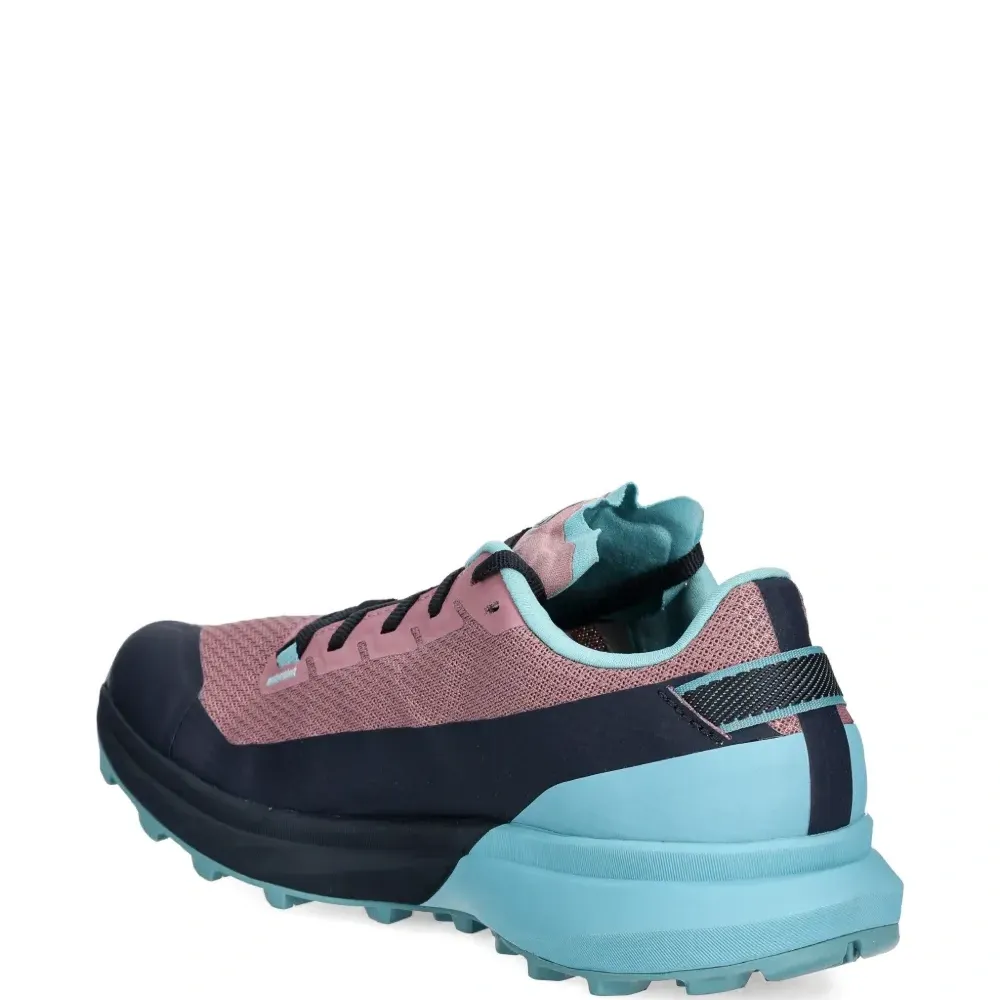 Кроссовки с ультра-логотипом