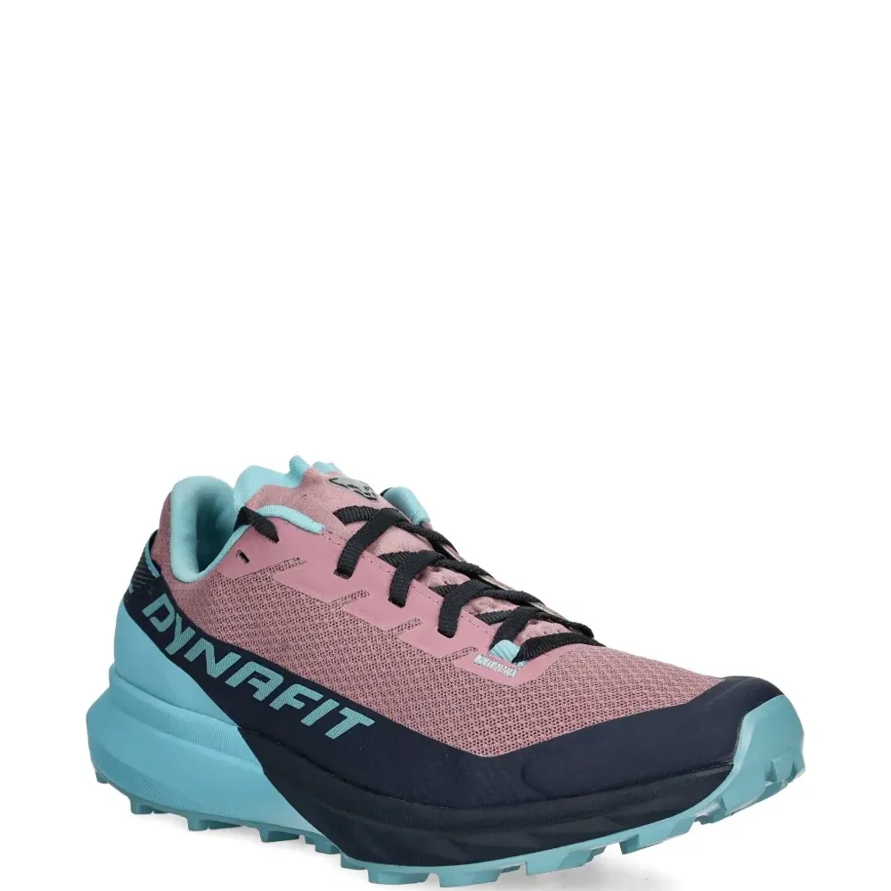 Кроссовки с ультра-логотипом