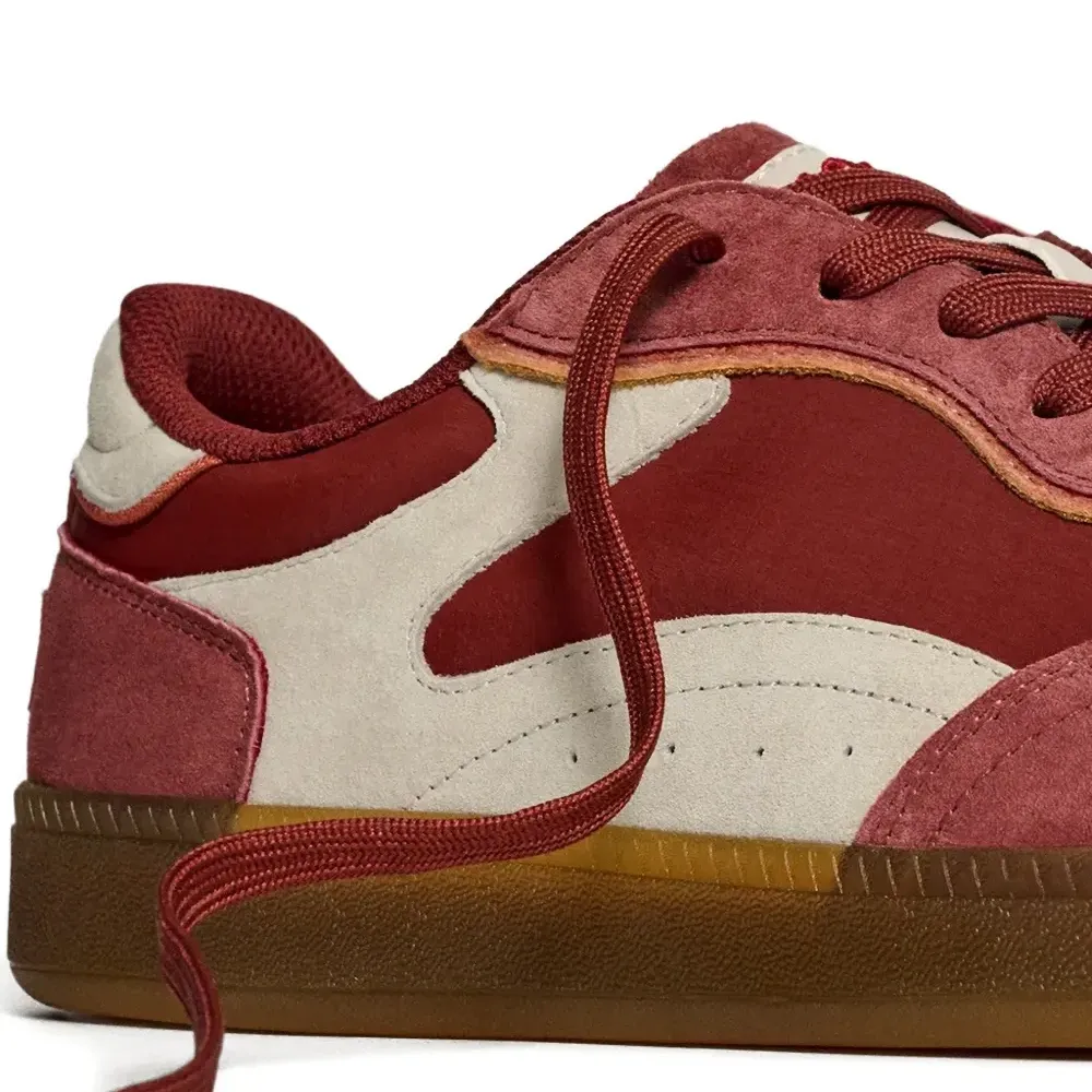 Кроссовки с вставками