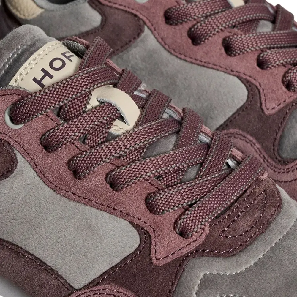 Кроссовки с панелями и шнуровкой