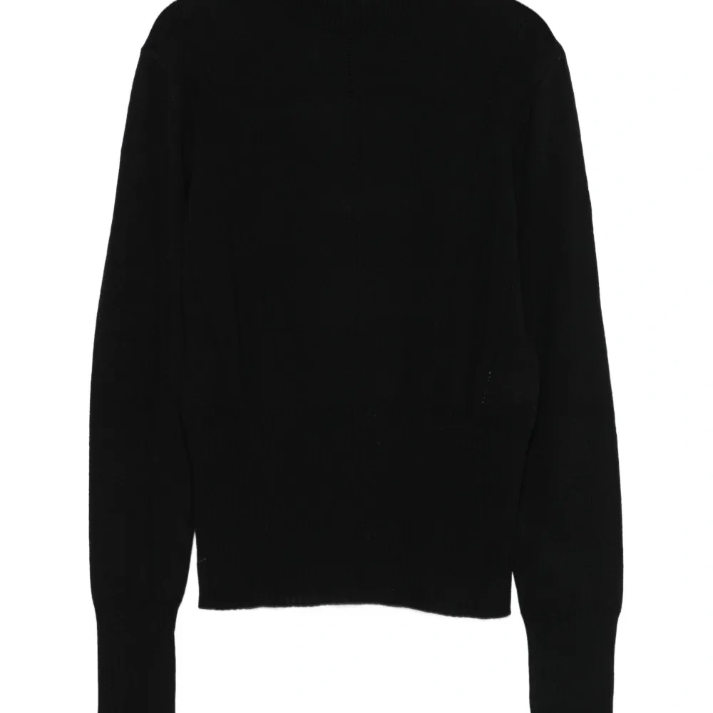 Свитер с высоким воротником