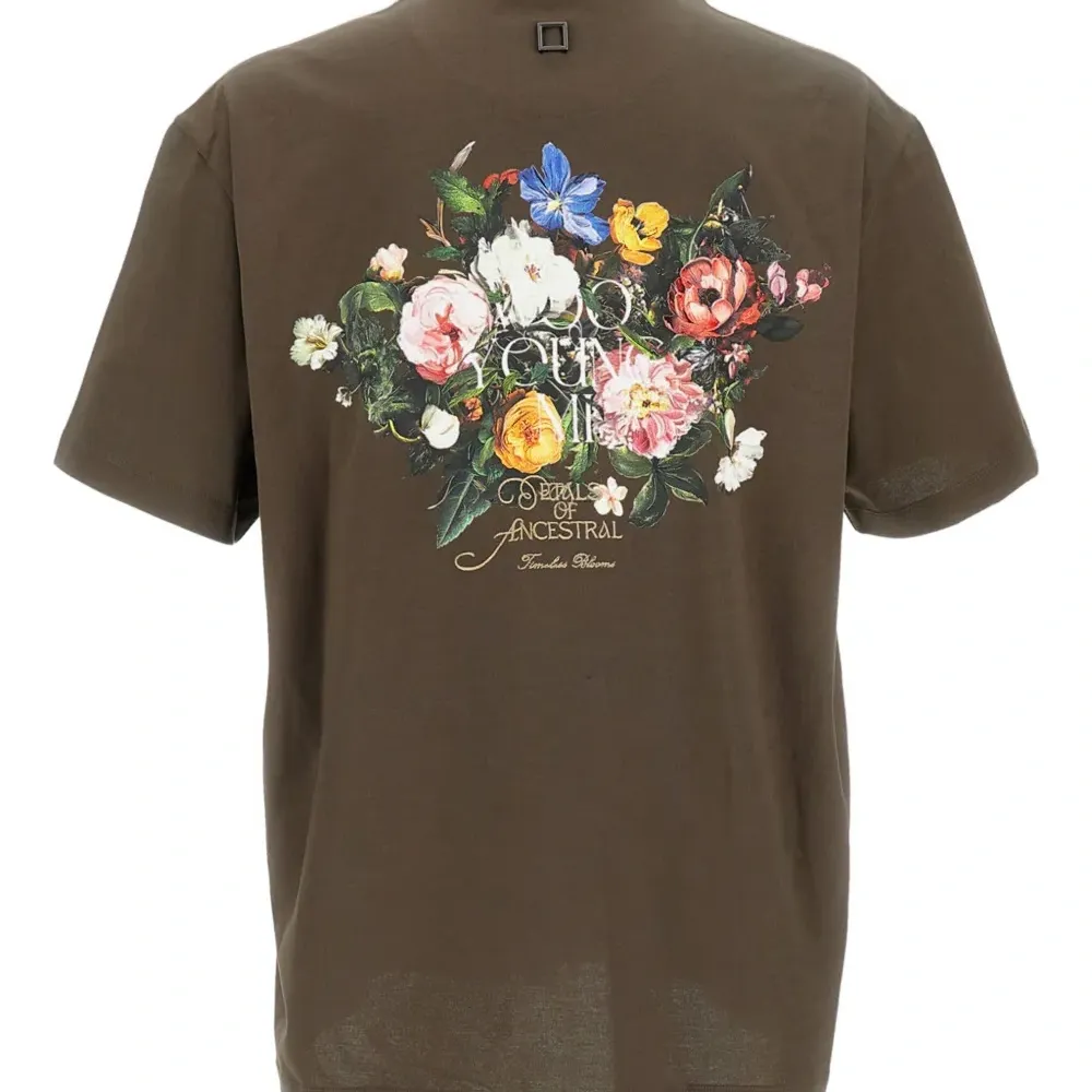 Футболка с вышитым логотипом