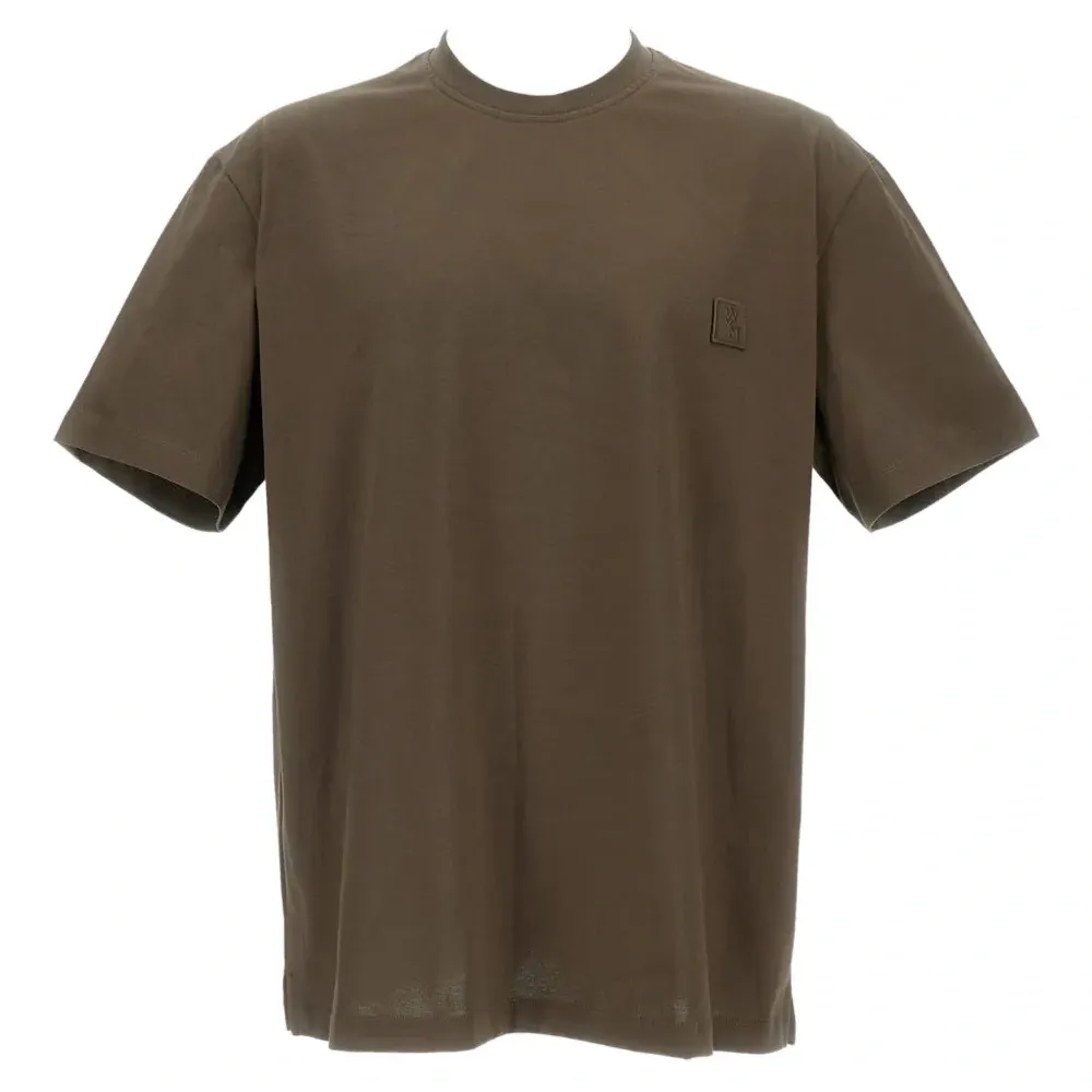 Футболка с вышитым логотипом