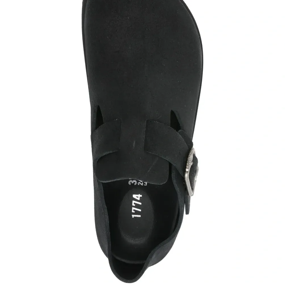 Кроссовки с пряжками