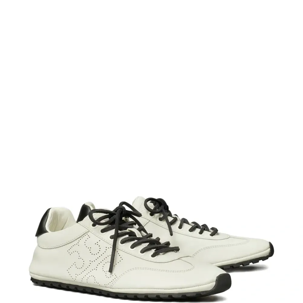 Кроссовки с перфорацией