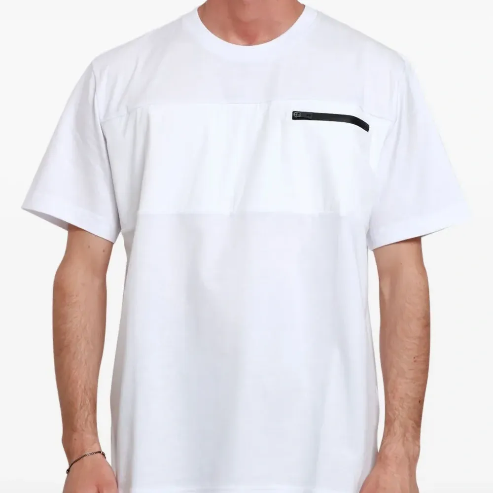Футболка с панельным дизайном и карманом на молнии