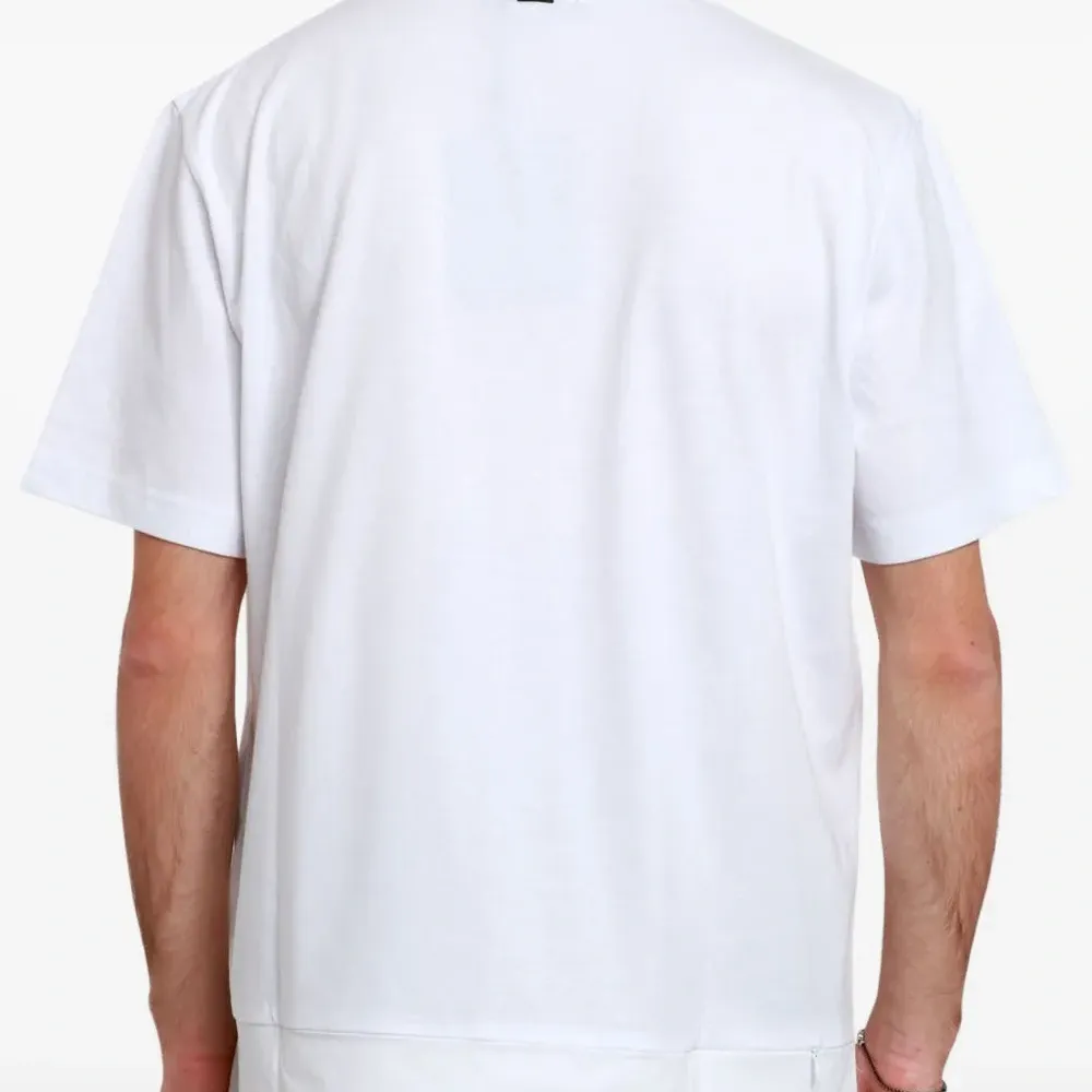 Футболка с панельным дизайном и карманом на молнии